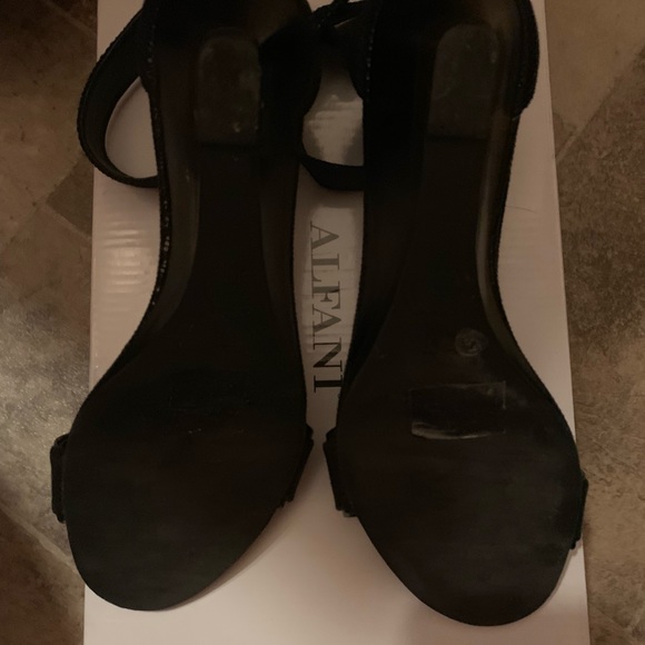 Alfani Wedge Heels - Picture 3 of 4